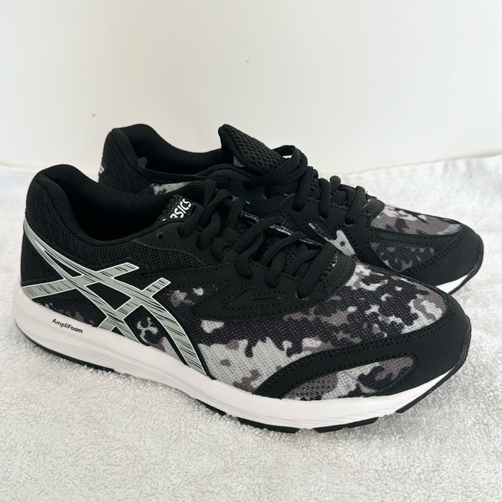 Brand new in box, size 4 in kids, euro 36,  US women 5.5